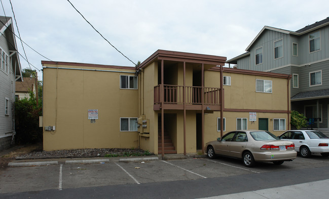 Fir Crest Apartments in Eugene, OR - Building Photo - Building Photo