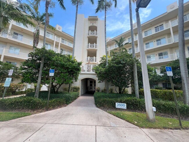 property at 3500 Oaks Clubhouse Dr