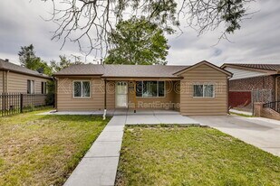 1733 Iola St in Aurora, CO - Building Photo