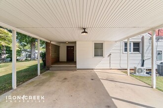 82 Sand Hill School Rd in Candler, NC - Building Photo - Building Photo