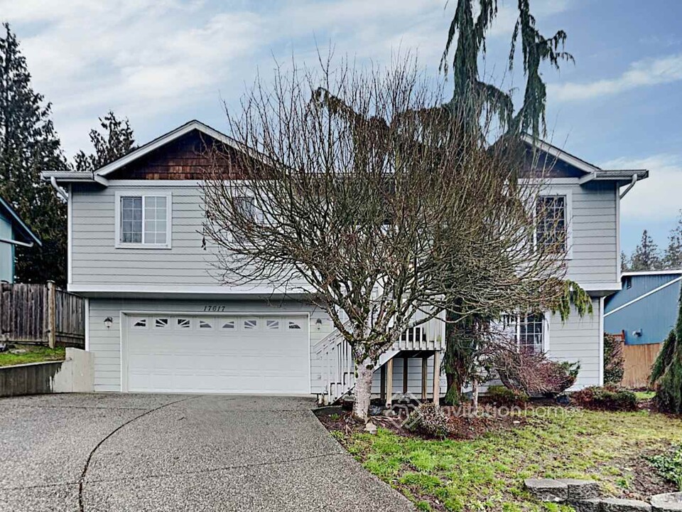 17617 Upland Dr, Unit 8-202 in Arlington, WA - Foto de edificio