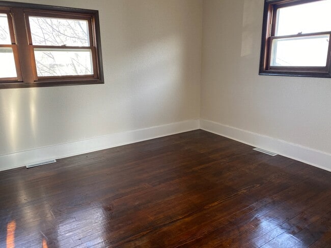 41 S Howell St, Unit #1 in Hillsdale, MI - Foto de edificio - Building Photo