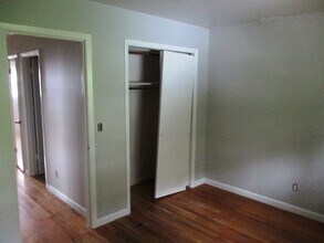 224 Robinhood Ln, Unit W in Bloomington, IL - Building Photo - Building Photo