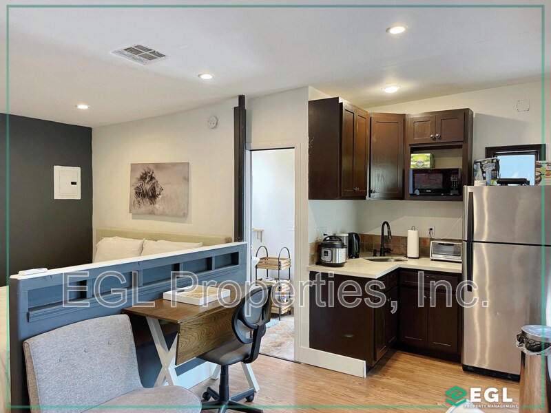 6657 Lindenhurst Ave in Los Angeles, CA - Building Photo
