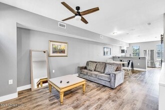 112 E Orchard Loop in D'Iberville, MS - Foto de edificio - Building Photo