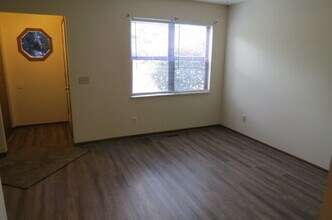 2265 Hughey Dr in Reynoldsburg, OH - Foto de edificio - Building Photo