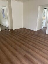 4243 W Slauson Ave, Unit Slauson in Los Angeles, CA - Foto de edificio - Building Photo