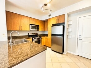 1021 N Garfield St, Unit #820 in Arlington, VA - Building Photo - Building Photo