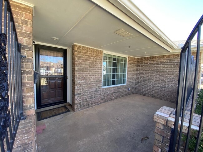 2413 Robin Ridge in Enid, OK - Building Photo - Building Photo