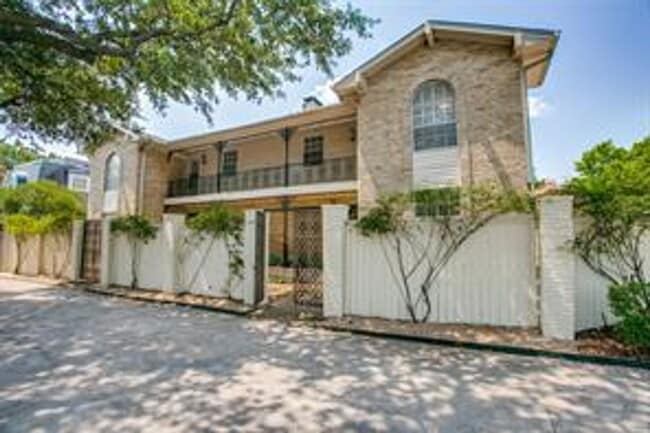 property at 5921-5925 Preston Rd