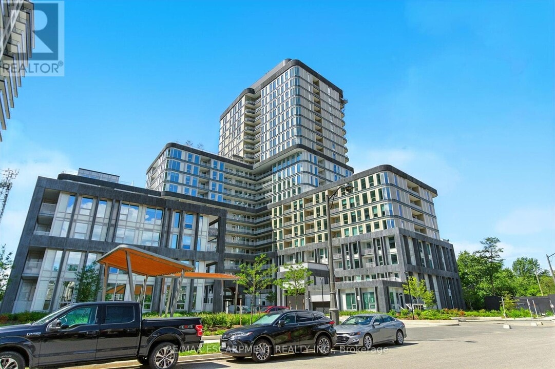 3240 William Coltson Ave in Oakville, ON - Building Photo