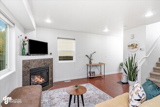 299 Skwentna Dr, Unit #14 in Anchorage, AK - Building Photo - Building Photo