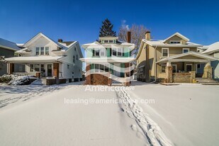 1217 N Bourland Ave in Peoria, IL - Building Photo