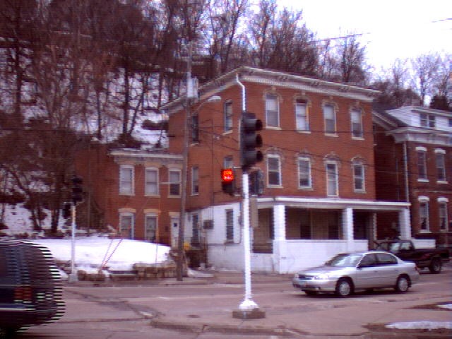 1003 Bluff St in Dubuque, IA - Building Photo