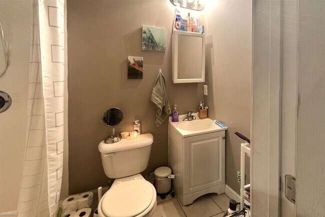 1735 W Diamond St photo'