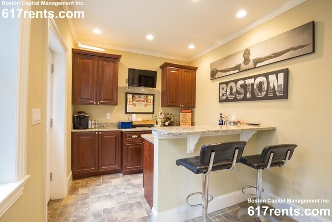 8 Gates St, Unit 1 in Boston, MA - Building Photo - Building Photo