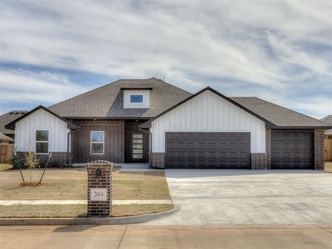 property at 2004 W Flintlock Wy