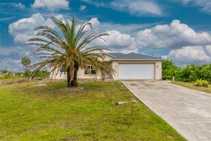 11708 Willmington Blvd in Port Charlotte, FL - Building Photo