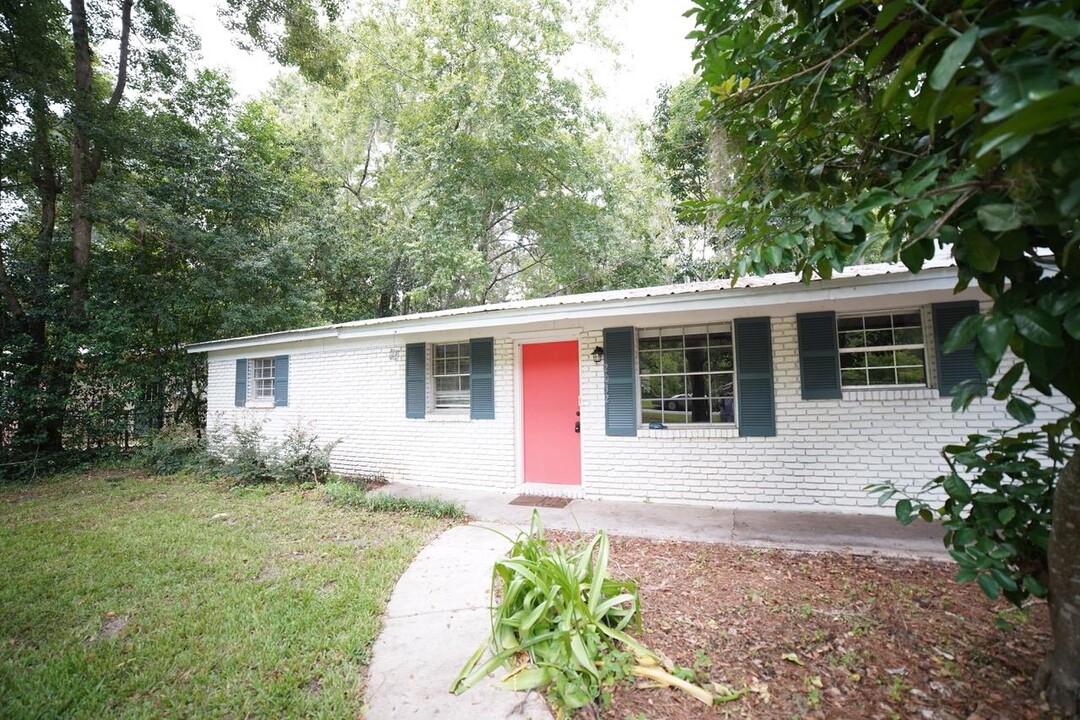 2032 Harriet Dr in Tallahassee, FL - Building Photo