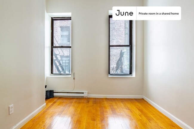 Private bedroom in 3 bed/1 bath Home in New York, NY - Building Photo - Building Photo