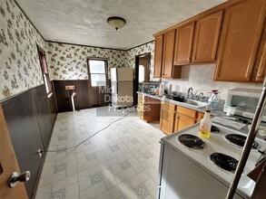 1000 W 3rd Ave in Mitchell, SD - Building Photo - Building Photo