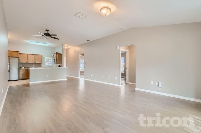 364 Winthrop Dr in Spring Hill, FL - Foto de edificio - Building Photo