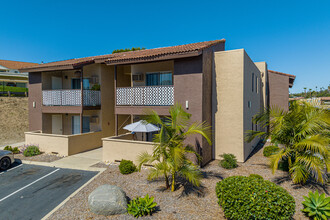 Ascot Village in Vista, CA - Foto de edificio - Building Photo