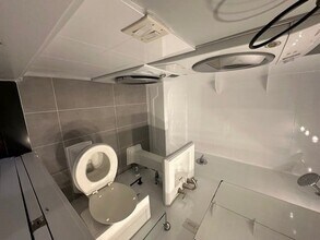 279 E 10th St, Unit 15 in New York, NY - Foto de edificio - Building Photo