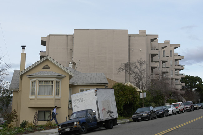 Heritage of Claremont in Oakland, CA - Foto de edificio - Building Photo