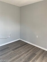 2117 Mitchell Ct in Ft. Myers, FL - Foto de edificio - Building Photo