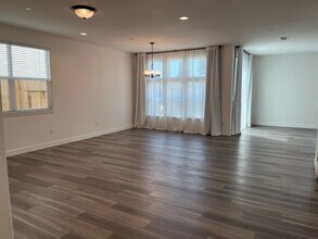 4436 Sierra Pine Way in Rocklin, CA - Building Photo - Building Photo