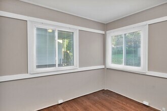 7068 Melrose Ave in University City, MO - Building Photo - Building Photo