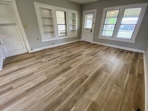 208 N Kinney Ave in Iowa, LA - Building Photo - Building Photo