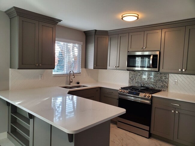 2694 Teal Way in Sandy, UT - Building Photo - Building Photo