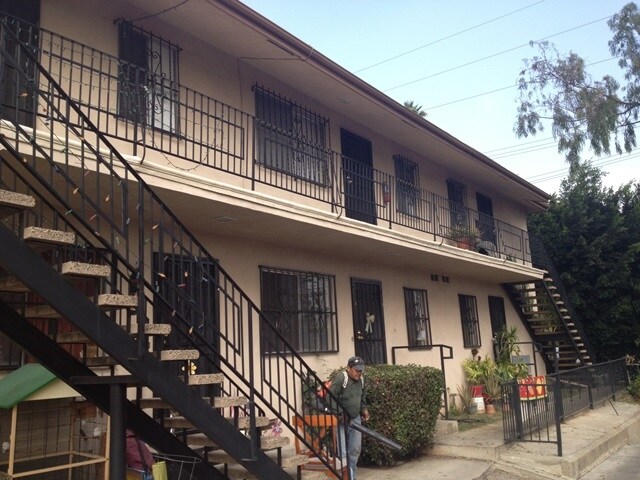 3420 E 4th St in Los Angeles, CA - Foto de edificio - Building Photo
