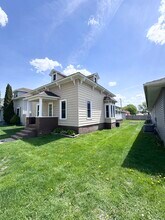 404 Main St E in Fairbank, IA - Building Photo - Building Photo