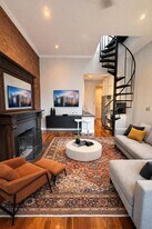 7 E 75th St in New York, NY - Building Photo