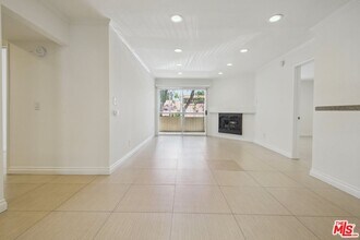5535 Canoga Ave in Los Angeles, CA - Building Photo - Building Photo