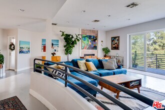 467 Canyon Vista Dr in Los Angeles, CA - Building Photo - Building Photo