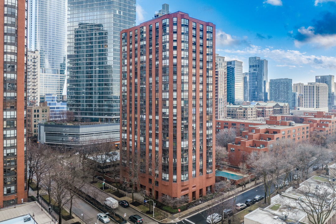 Dearborn Park High Rise 2 in Chicago, IL - Building Photo