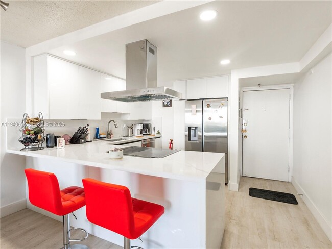 1825 W 44th Pl in Hialeah, FL - Building Photo - Building Photo