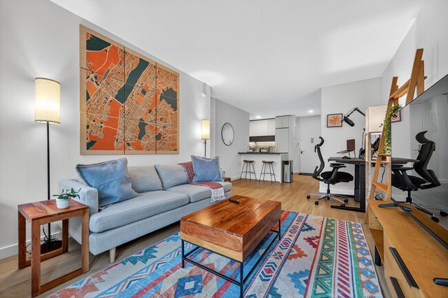 68 W 37th St in New York, NY - Building Photo - Building Photo