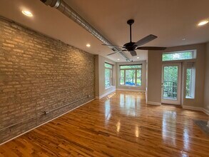 4823 N Sawyer Ave in Chicago, IL - Building Photo - Building Photo