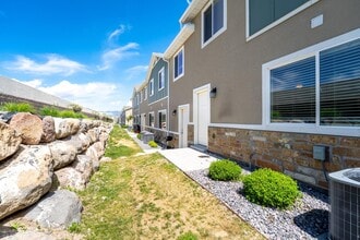 14888 S Sliding Rock Way in Herriman, UT - Foto de edificio - Building Photo