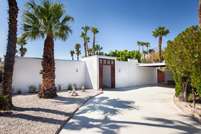 3033 E Verona Rd in Palm Springs, CA - Building Photo - Building Photo