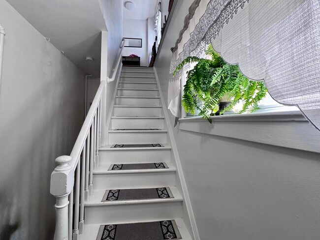 136 Rothwell Ave in Cliffside Park, NJ - Building Photo - Building Photo