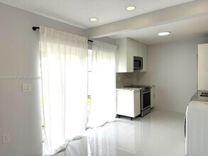 1954 Thomas St in Hollywood, FL - Building Photo - Building Photo