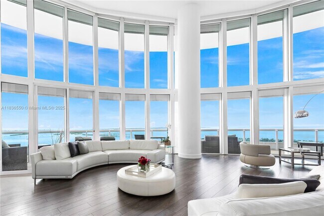 1643 Brickell Ave, Unit 3301 in Miami, FL - Foto de edificio - Building Photo