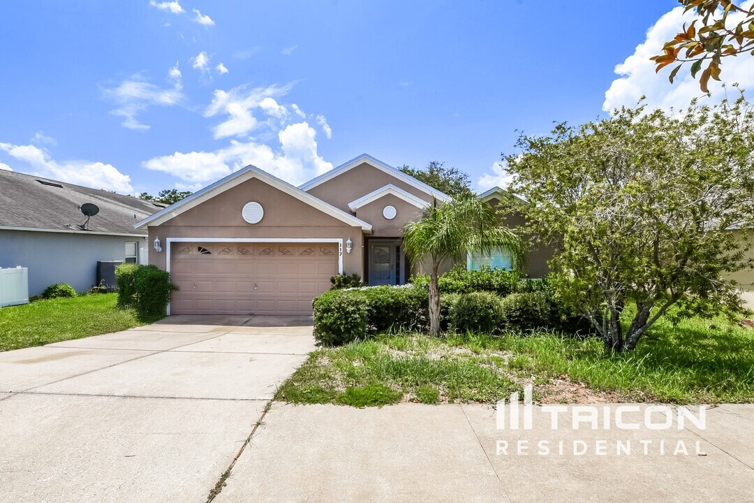 117 Prairie Falcon Dr in Groveland, FL - Building Photo