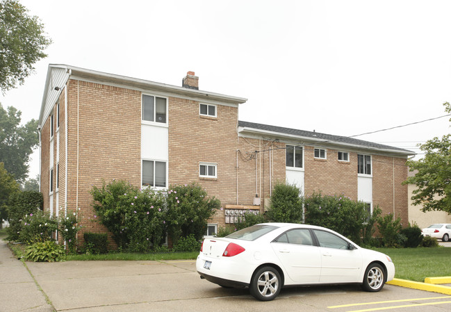 Fab Apartments in Garden City, MI - Building Photo - Building Photo